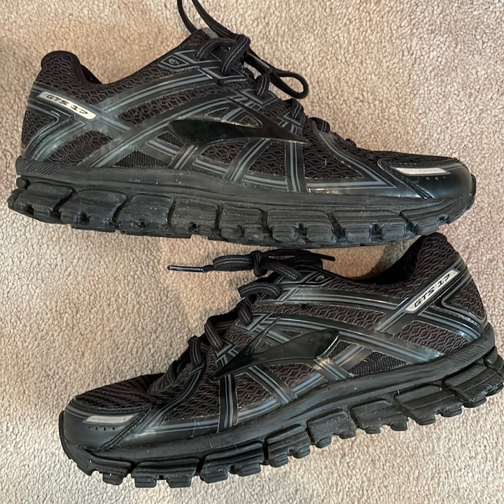 Women’s Brooks GTS 17 Black Running Shoes